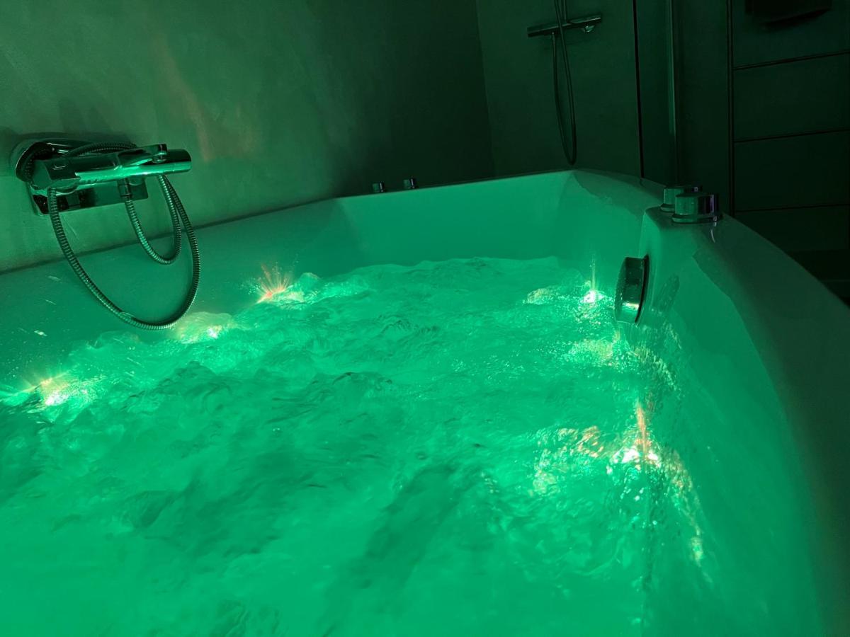 Jacuzzi D'europe, 40e Etage Apartment Puteaux