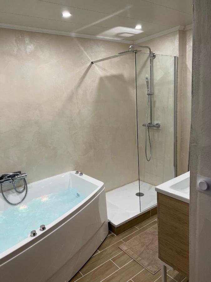 Jacuzzi D'europe, 40e Etage *